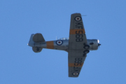 Morten 9 juli 2024 - LN-TEX besøker Høyenhall, det er selvfølgelig Norwegian Spitfire Foundation som legger seg i posisjon med sin North American T-6G Harvard fra 1944