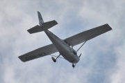 Morten 23 juni 2024 - LN-NRO besøker Høyenhall, det er Nedre Romerike flyklubb som kommer med sin Cessna 172S Skyhawk SP fra 2009