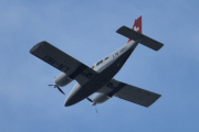 Morten 27 juni 2024 - LN-HEI besøker Høyenhall, det er Oslo Flight Academy som kommer med sin Piper PA-34-200T Seneca II fra 1979