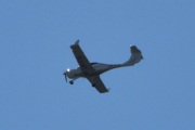 Morten 9 juni 2024 - LN-FTS over Høyenhall, her kommer Oslo Flyveklubb med sin Diamond DA-40NG Sierra fra 2016
