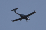 Morten 2 mai 2024 - LN-FTS over Høyenhall, det er Oslo Flyveklubb som er ute med sin Diamond DA-40 NG Sierra fra 2016