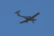 Morten 21 mai 2024 - LN-NEZ over Høyenhall, jeg har 46 bilder av denne nå, og legg merke til skjermene over hjulene