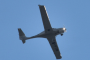 Morten 31 mai 2024 - LN-FTM besøker Høyenhall, det er Oslo Flyveklubb som kommer med sin Diamond DA-40 NG Mike fra 2015 og vil ha med solen dem også