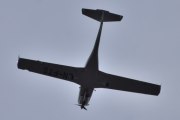 Morten 23 mars 2024 - LN-FTS besøker Høyenhall, det er Oslo Flyveklubb som er ute med sin Diamond DA-40 NG Sierra fra 2016 og som kom inn i klubben i 2020