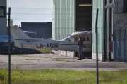 Morten 13 september 2024 - LN-AGW på Gardermoen flyplass, her holder Gardermoen Flyklubb til og vi ser litt av den ene Cessna 172S Skyhawk SP fra 2005 som dem har. Jeg har 63 bilder av flyet i luften, men ingen når den står på bakken tror jeg