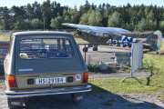 Morten 13 september 2024 - LN-MAV og HS-29184 på Hamar flyplass, når så du en Piper L-4J Grasshopper fra 1944 og en Renault 6 TL fra 1975, sammen på Hamar flyplass?