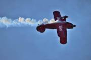 Morten 14 september 2024 - LN-AHN over Hamar flyplass. Her kommer Håvard i velkjent stil med sin Aviat PITTS S-2A fra 1971. Men nå kommer det store spørsmålet, har jeg sett Håvard fly på hodet før?