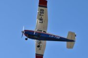 Morten 14 september 2024 - LN-TSB over Hamar flyplass. Det er Kurt som kommer med sin Cessna 182A Skylane fra 1956. Jeg har bilde av han på bakken også, men det ligger i galleriet luftballonger. Av en eller annen grunn har fallskjermhopping og luftballonger kommet sammen
