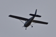 Morten 1 april 2025 - LN-NPK over Høyenhall, det er Anne og Lars som er ute med sin Cessna 172B Skyhawk fra 1961