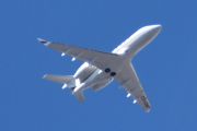 Morten 11 april 2025 - CS-CHF over Høyenhall, det er NetJets Europe som kommer med sin Bombardier Challenger 350 fra 2017. Den har jeg ikke i registeret mitt, men jeg har CS-CHL