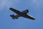Morten 25 april 2025 - LN-TEX besøker Høyenhall, det er Norwegian Spitfire Foundation som kommer med sin North American T-6G Harvard fra 1944