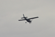 Morten 27 april 2025 - LN-EDB over Høyenhall, jeg har vært på Brandbu i dag, så dette er det eneste flyet jeg så. Det er Sameiet LN-EDB som er ute med sin Cessna 182S Skylane fra 1999. Vekker minner, jeg så dem 1 påskedag 17 april 2022 og 1 april 2024, jeg går ikke lenger tilbake, de to datoene er heftige