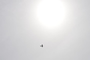 Morten 29 april 2025 - LN-MTH besøker Høyenhall, her hadde jeg to valg, enten få dem i posisjon eller få med solen - det ble solen