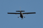 Morten 13 august 2025 - LN-NRF over Høyenhall, nå bare gjetter jeg. Det er Nedre Romerike Flyklubb som sier god natt med sin Cessna 172S Skyhawk SP fra 2006