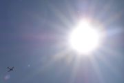 Morten 17 august 2025 - LN-FRI besøker Høyenhall, har jeg bilde av Anton med solen før? Svaret er nei