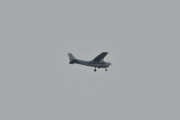 Morten 1 august 2025 - LN-MTH over Høyenhall, førstemann ut er Sameiet LN-MTH med sin Cessna 172N Skyhawk 100 II fra 1979. Vi har noen bilder fra august måned, det er sikkert