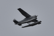 Morten 11 august 2025 - LN-XXA besøker Høyenhall, det er Kjus Holding som kommer med sin Cessna T206H Turbo Stationair fra 2001. Jeg har 73 bilder av dette sjøflyet her