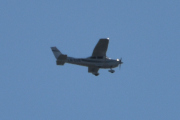 Morten 12 august 2025 - LN-EDB over Høyenhall, det er Sameiet LN-EDB som er ute med sin Cessna 182S Skylane fra 1999. Jeg har bare en Cessna 182S i registeret mitt, etter det jeg forstår var produksjonen av denne modellen fra 1996 til 2000