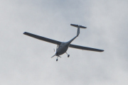 Morten 13 august 2025 - LN-ELB besøker Høyenhall. Akkurat, du ser nå på et EL-fly nå som trenger småflyplassene våres, hvis vi skal ha en videre utvikling. Men det går vel som EL-bilene, det eneste dem kan lage er støy