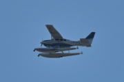 Morten 18 august 2025 - LN-EFA over Høyenhall, klokken er 13.17. Så kommer de fire gutta med sin Cessna T206H Turbo Stationair TC fra 2006