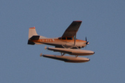 Morten 18 august 2025 - LN-KCA over Høyenhall igjen, klokken er 20.21 og jeg er på overtid. Det er de tre gutta som kommer med sin Cessna A185E Skywagon fra 1967