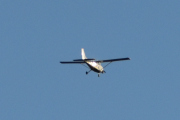 Morten 19 august 2025 - Cessna 172S over Høyenhall, mulig det er Nedre Romerike Flyklubb som er ute med sin LN-NRO