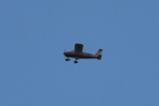 Morten 21 august 2025 - D-EJLI over Høyenhall, den kommer helt fra Tyskland og er en Bolkow BO-208C MFI 9 Junior fra 1965. Jeg trodde først at det var Johan som kom i sin Saab-Scania MFI 9 Junior fra 1963. Dette er to fly jeg vil parkere midt imellom - hvis jeg fikk lov :-)