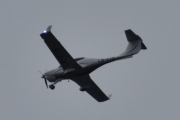 Morten 4 august 2025 - LN-FTS besøker Høyenhall, dem kommer med sin Diamond DA-40NG som heter Sierra