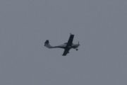 Morten 7 august 2025 - LN-FTS over Høyenhall, klokken er 19.33 og det er Oslo Flyveklubb som er ute med sin Diamond DA-40NG som heter Sierra. Den så jeg 7 august 2021 og 7 august 2022 også