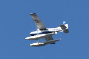 Morten 8 august 2025 - LN-BGO besøker Høyenhall, det er de tre gutta som kommer med sin Cessna A185F Skywagon fra 1974. Dem slår veteranbilen min med ett år