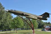 Morten 10 juli 2025 - Lockheed CF-104 Starfighter 886 på Gardermoen. Syv minutter går fort så jeg kjører videre, klokken er 10.08. Denne har jeg mange bilder av og endelig kom den på sokkel. Jeg har kun registrert den en gang og det var 13 september 2024, det kan da ikke være riktig, jeg har da mange flere bilder av den