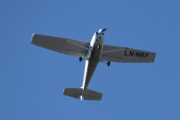 Morten 17 juli 2025 - LN-NRF besøker Høyenhall, her har vi Nedre Romerike Flyklubb som kommer på besøk med sin Cessna 172S Skyhawk SP fra 2006