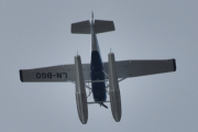 Morten 18 juli 2025 - LN-BGO besøker Høyenhall, det er de tre gutta som kommer med sin Cessna A185F Skywagon fra 1974