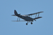 Morten 19 juli 2025 - LN-MAX og LN-BDM over Høyenhall, dem fremste er LN-BDM som er Tiger Moth nr. 153 fra 1941
