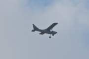 Morten 23 juli 2025 - Småfly over Høyenhall, den er alt for langt borte. Men kan det være en Nando Groppo, nå gjetter jeg vilt