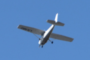 Morten 28 juli 2025 - LN-NRF over Høyenhall, klokken er 10.39 og det er Nedre Romerike Flyklubb som er ute med sin Cessna 172S Skyhawk SP fra 2006 og lærer opp en ny pilot. Det gjorde dem også den 28 juli 2023