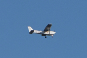 Morten 28 juli 2025 - LN-NRO over Høyenhall, klokken er 17.58 og det er Nedre Romerike Flyklubb som er ute med sin Cessna 172S Skyhawk SP fra 2009