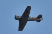 Morten 28 juli 2025 - LN-TEX besøker Høyenhall, klokken er 18.04 og det er Norwegian Spitfire Foundation som kommer med sin North American T-6G Harvard fra 1944
