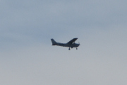 Morten 4 juli 2025 - Cessna over Høyenhall, kan være hvem som helst. Men det er en Cessna 172, det er jeg helt sikker på