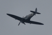 Morten 1 juni 2025 - LN-AOA over Høyenhall, det er Norwegian Flying Aces som er ute med sin Vickers-Armstrongs Spitfire Mk. IX fra 1943. Nå er jeg veldig spent på om jeg har sett den før, og jeg er sikker på at den var med på Flydagen på Kjeller