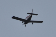 Morten 20 juni 2025 - LN-UXA over Høyenhall, det er Kai Vidar som er ute med sin Piper PA-28-140 Cherokee Cruiser fra 1967