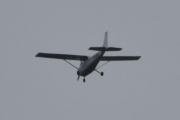 Morten 26 juni 2025 - LN-NRF over Høyenhall, her kom jeg også for sent ut. Det er Nedre Romerike Flyklubb som er ute med sin Cessna 172S Skyhawk SP fra 2006. Jeg husker 26 juni 2018 og 26 juni 2023, da så jeg dem også