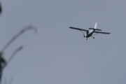 Morten 30 juni 2025 - LN-MTH over Høyenhall, dem er ute med sin Cessna 172N Skyhawk 100 II fra 1979. Jeg husker 15 desember 2021, da fikk vi med jetflystripa