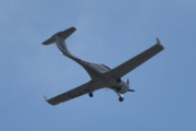 Morten 10 mai 2025 - LN-FTS besøker Høyenhall, det er Oslo Flyveklubb som er ute med sin Diamond DA-40NG med navnet Sierra og er fra 2016