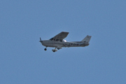 Morten 18 mai 2025 - LN-DFM over Høyenhall, det er Drammen Flyklubb som er ute med sin Cessna 172S Skyhawk SP fra 2006