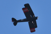 Morten 20 mai 2025 - LN-BDM besøker Høyenhall, her kommer Nedre Romerike Flyklubb Veteranflygruppa med sin DeHavilland DH 82A Tiger Moth nr. 153 fra 1941
