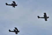 Morten 8 mai 2025 - LN-KFM og LN-MAX og LN-BDM over Høyenhall, så nå har jeg korrigert litt på 8 mai 2020. Så da ønsker vi Kjeller Flyhistoriske Forening og Nedre Romerike Flyklubb Veteranflygruppa god tur videre, og LN-KFM så jeg 8 mai 2020 også