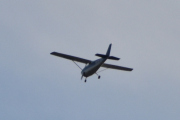 Morten 8 mai 2025 - LN-NPK over Høyenhall, det er Anne og Lars som er ute på frigjøringsdagen med sin Cessna 172B Skyhawk fra 1961