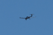 Morten 22 mars 2025 - Diamond DA-40 over Høyenhall, her kom jeg for sent ut. Men jeg er ikke for gammel, har ikke tatt bilde av en Diamond DA-40 den 22 mars før