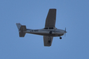Morten 22 mars 2025 - LN-NRF besøker Høyenhall, det er Nedre Romerike Flyklubb som kommer med sin Cessna 172S Skyhawk SP fra 2006
